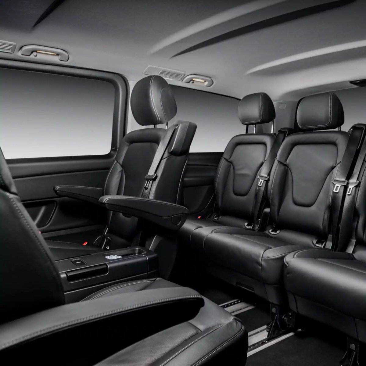 Taxi van pour groups nyon Taxi Nyon 24/7 – Transfert Genève Aéroport, gare, Gland, Rolle, Coppet. Prix fixe, service rapide et professionnel. Réservez maintenant.